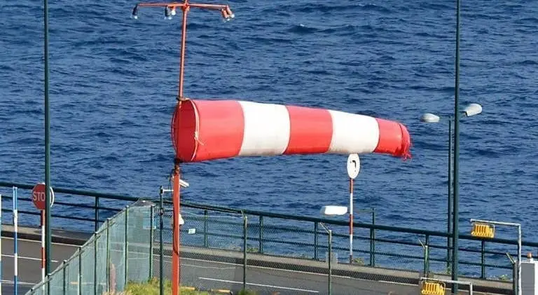 Vento forte continua a provocar condicionamentos no aeroporto da Madeira