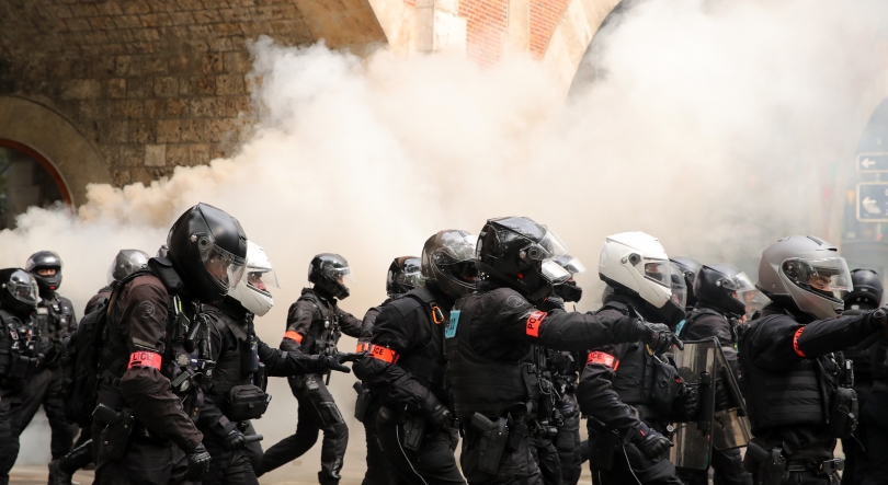 Conflitos marcam início de manifestações sindicais em França