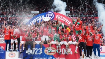 PSV Eindhoven conquista 25.º título neerlandês