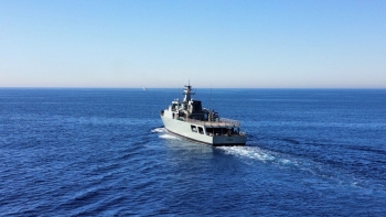 Navios da Marinha monitorizam navio russo 