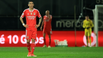 Benfica desilude, Sporting campeão agradece