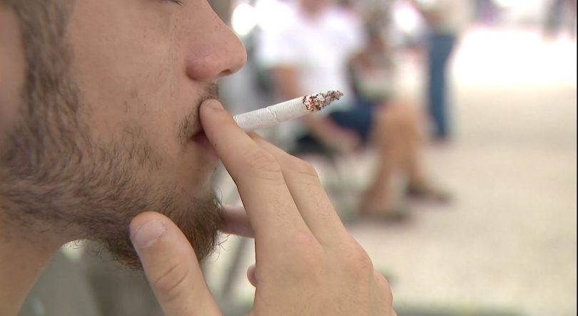 Comissão quer proibir consumo de tabaco em zonas ao ar livre muito frequentadas