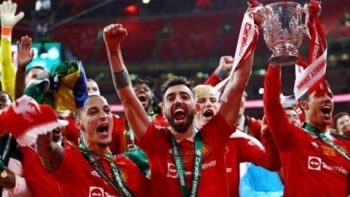 Bruno Fernandes e Dalot conquistam Taça de Inglaterra