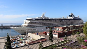 Crystal Serenity no Funchal traz 862 pessoas a bordo