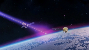 China e França lançam satélite para seguir e analisar explosões de raios gama