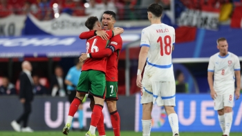Portugal estreia-se com vitória ao cair do pano (vídeo)