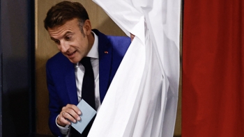 Macron pede união contra a extrema-direita na segunda volta