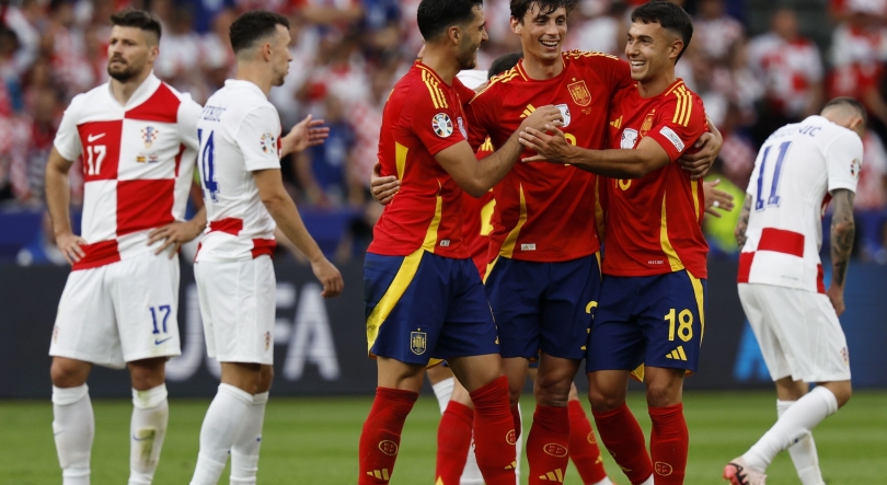 Espanha vence Croácia no jogo de abertura do Grupo B