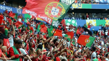 Ronaldo mantém-se no onze de Portugal