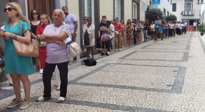 Fila sem fim à vista na loja da Rodoeste