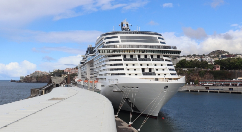 Porto do Funchal recebe o MSC Virtuosa que traz à Madeira mais de 6 700 pessoas