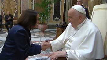 Papa defende em encontro com humoristas que “é possível rir de Deus”