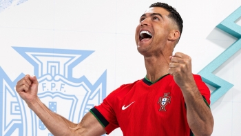 Ronaldo e Rúben Neves juntam-se ao estágio de Portugal