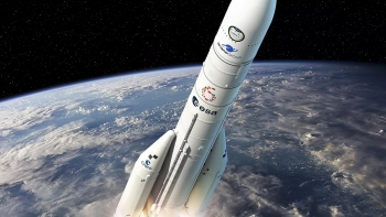 Novo foguetão europeu Ariane 6 descolou com êxito com nanossatélite português a bordo