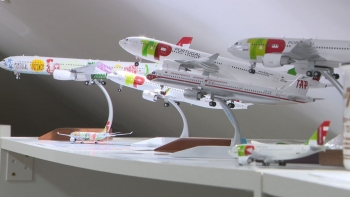 Colecionador já tem mais de mil miniaturas de aviões (vídeo)