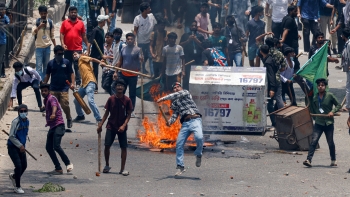 Número de mortos nos protestos no Bangladesh sobe para 50