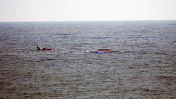 Três mortos e três desaparecidos em acidente com barco de pesca ao largo da praia de Leiria (vídeo)