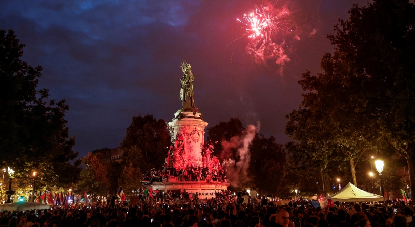 Festejos de vitória da esquerda em Paris marcados por confrontos com a polícia