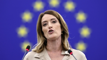 Roberta Metsola reeleita presidente do Parlamento Europeu até janeiro de 2027