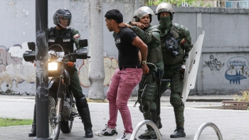 Venezuela enfrenta segundo dia de protestos em massa (vídeo)