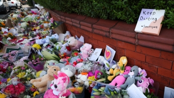 Imagem de Vigília para homenagear as crianças mortas no ataque em Southport (áudio)