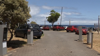 Estacionamento caótico na ribeira da Boaventura (vídeo)