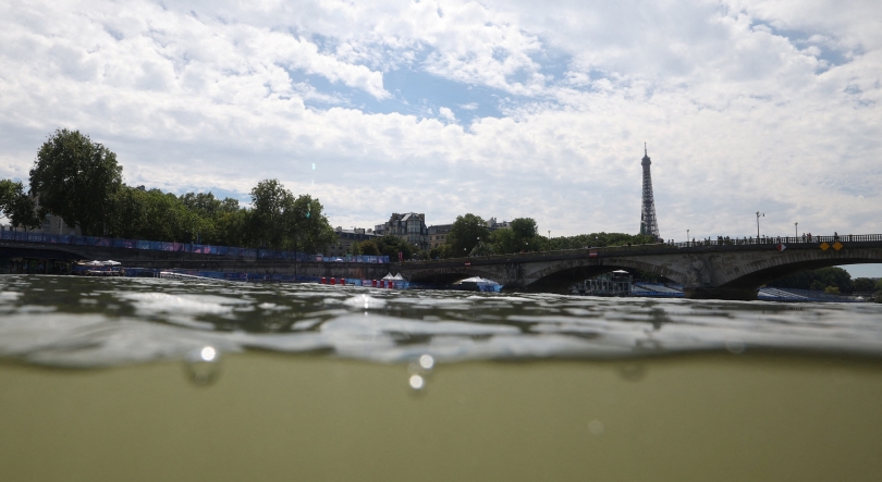 Paris 2024: Cancelados treinos no rio Sena devido a poluição