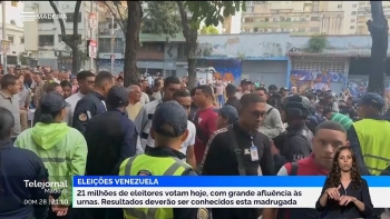 Venezuelanos estão a votar em massa (vídeo)