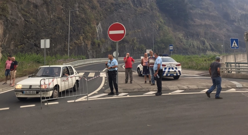 Estrada de acesso a São Vicente encerrada