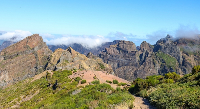 Percurso até Pico Ruivo continua encerrado e decorre limpeza de terrenos