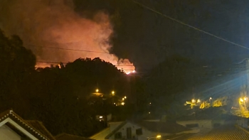 Imagem de Incêndio já chegou ao Jardim da Serra