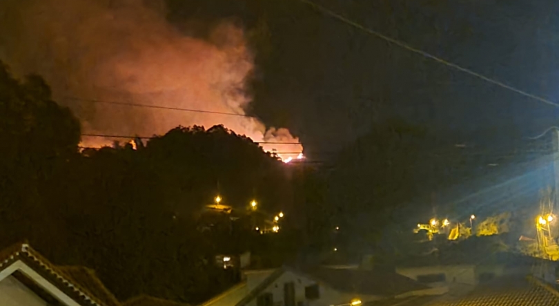 Incêndio já chegou ao Jardim da Serra