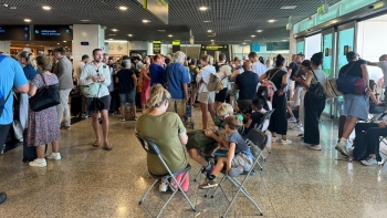 Centenas de passageiros retidos no Aeroporto da Madeira (áudio)