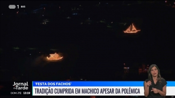 Milhares a assistir tradição da queima do fogo dos fachos (vídeo)