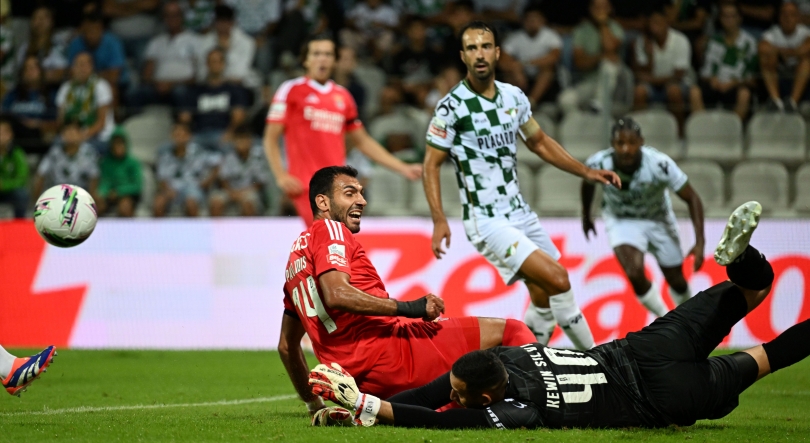 Benfica empata e adia solução para evidente crise