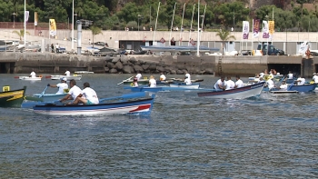 Canoas regressam ao mar e reavivam memórias (vídeo)