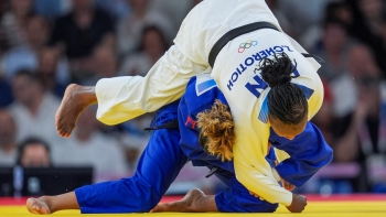 Judoca Patrícia Sampaio vence vice-campeã olímpica e está nos quartos