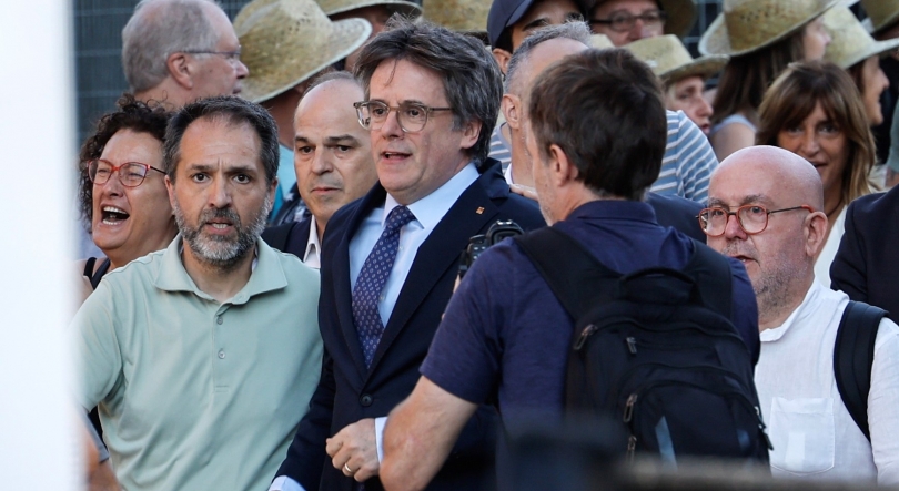 Polícia usou gás para dispersar apoiantes de Puigdemont em Barcelona