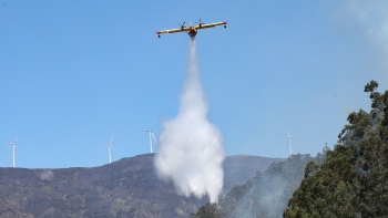 Força Aérea espanhola mostra o combate às chamas na Ponta do Sol (vídeo)