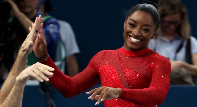 Simone Biles vence final do salto e soma terceiro ouro