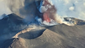 Vulcão Etna voltou a entrar em erupção