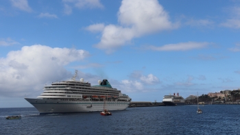 Amera no Porto do Funchal para uma escala de 31 horas