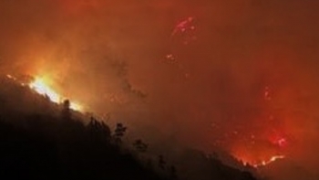 Fogo deflagra em zona de muito difícil acesso