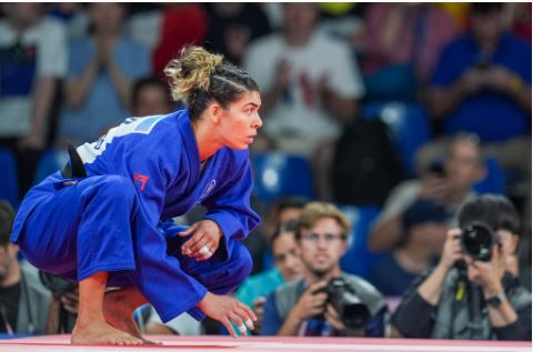 Patrícia Sampaio perde nas meias e luta pelo bronze