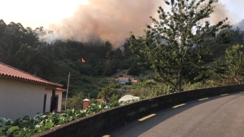 Imagem de Lume aproxima-se de casas e deixa população assustada (vídeo)