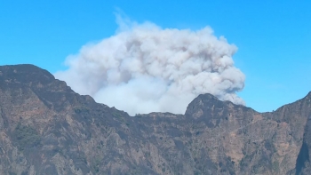 Oposição culpa o governo dos incêndios (vídeo)