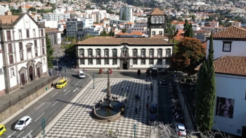 Imagem de Câmara não desiste do estacionamento na Praça do Município (vídeo)