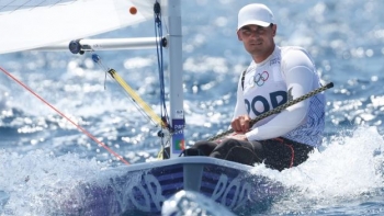 Eduardo Marques vence sexta regata e sobe a nono em ILCA 7