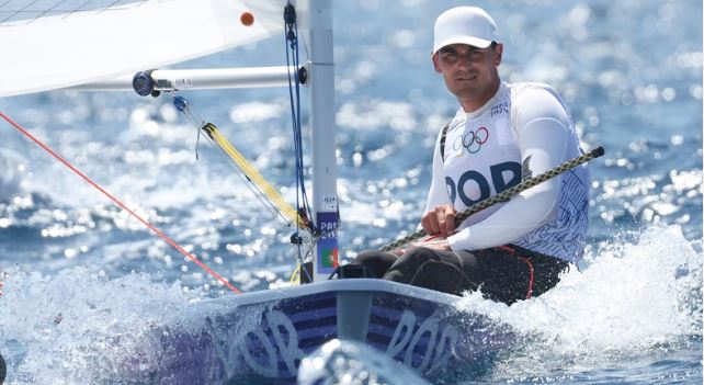 Eduardo Marques vence sexta regata e sobe a nono em ILCA 7