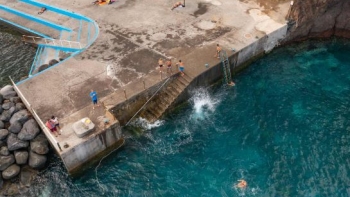 Tolerância passada entre a estrada e a… praia (áudio)